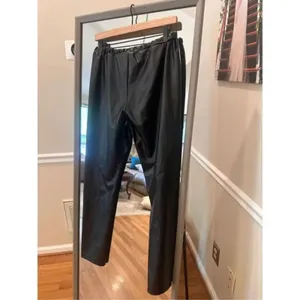Entro Faux Leather Pants Size‎ Large thumbnail 2