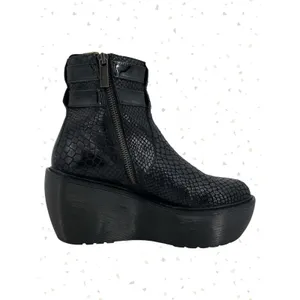 Dr. Martens Caitlin Black Reptile Snakeskin Wedge Buckles Ankle Boots Size 6 thumbnail 4