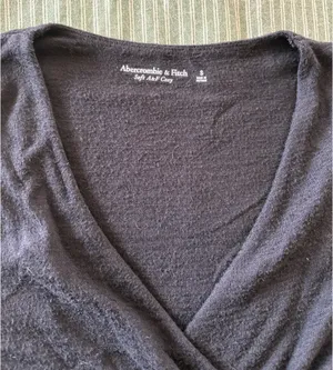Abercrombie Crossover Crop Black Top thumbnail 2