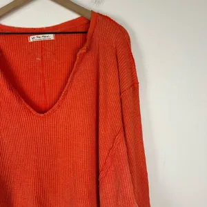 We‎ The Free Buttercup Thermal In Talking Roses Oversized Shirt Sz M thumbnail 5