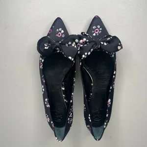 Tory Burch Black Rosalind Bow Floral Pointed Ballet Flats Size 5 thumbnail 3