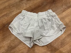 Lululemon Hotty Hot 2.5" White Shorts thumbnail 3