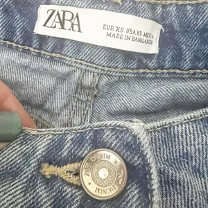 ZARA DENIM ASYMMETRICAL LIGHT BLUE WASH MINI SKORT Distressed XS WAIST thumbnail 9