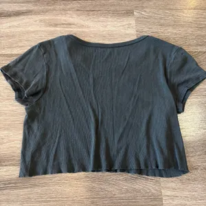 Brandy Melville Cropped T-Shirt thumbnail 4