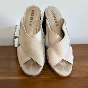 Sorel Joanie II Mule Tan Metallic Rose Gold Leather Block Heel Sandals NL3578 thumbnail 3