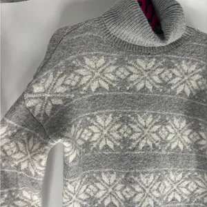 Cupcakes & Cashmere Super Soft Snowflake Sweater thumbnail 6