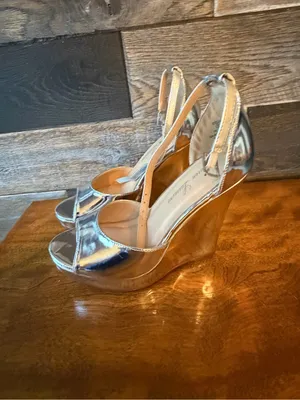 Lauren Lorraine Silver Metallic Peep-Toe Wedge Sandals Size 6 thumbnail 5