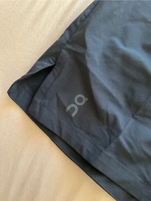 ON RUNNING CLOUD Focus Shorts in Black NWT Sz Large thumbnail 3