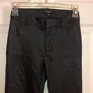 🌸 Black Tight Faux Leather Pants thumbnail 2