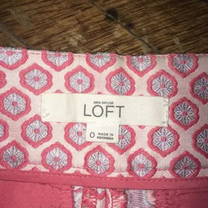 Loft pink vintage inspired brocade flat front size 0 shorts thumbnail 2