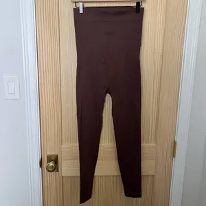 BLANQI-Everyday Maternity Belly Support Leggings Maroon Size L thumbnail 4