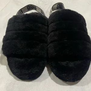 UGG  OH YEA Black Fluffy Slippers thumbnail 3
