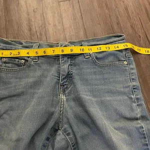 Vintage Levi's® Perfectly Slimming Boot Cut 512 Jeans W30 X L27 Blue Light Wash thumbnail 4