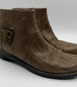 Clarks Bendables Olive Leather Ankle Boots Buckle Zip Womens 5M 68741 thumbnail 1