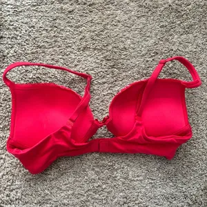 Victoria’s Secret Body By Victoria Push Up Bra Size 32C Red Lace Valentines thumbnail 3