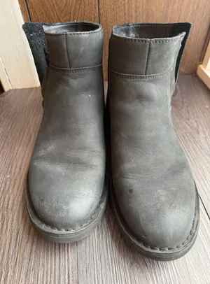 Black Ankle Boots with Zipper Closure, Casual Everyday Style‎ Ugg size 8 thumbnail 1