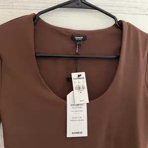 Express Brown Short Sleeve Scoop Neck Bodysuit thumbnail 4
