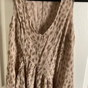 Cecico Leopard Print Sleeveless Blouse size medium thumbnail 4