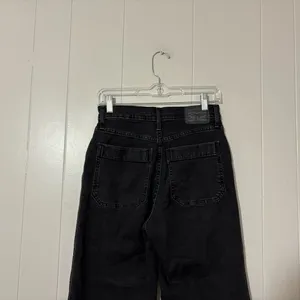 Levi’s Mile High Wide Leg Crop Jeans Black Button Fly Raw Hem High Rise Size 26 thumbnail 9