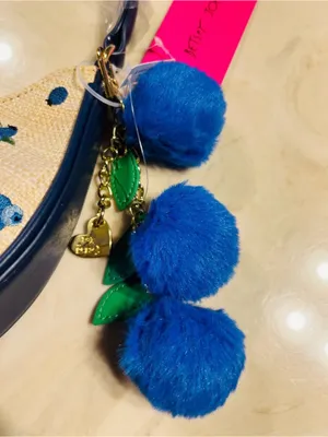 🫐👜BETSEY JOHNSON Straw Blueberry Shoulder Bag With Blueberry Pom-Pom Charm thumbnail 7