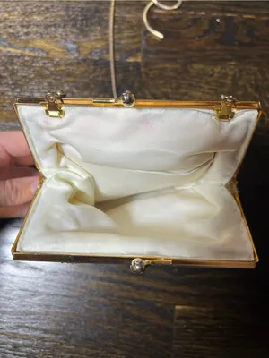 Vintage White Beaded Clamshell Clutch Gold Tone Kiss Lock Closure thumbnail 7