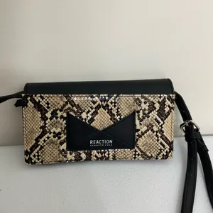 REACTION Kenneth Cole reptile print black magnetic crossbody small purse‎ bag thumbnail 3