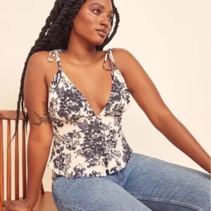Reformation Cluny Top Blue Floral Size 6 thumbnail 1