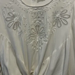 Hummingbird‎ White Eyelet Embroidered Front Tie Bell Sleeve Blouse L Cottagecore thumbnail 3