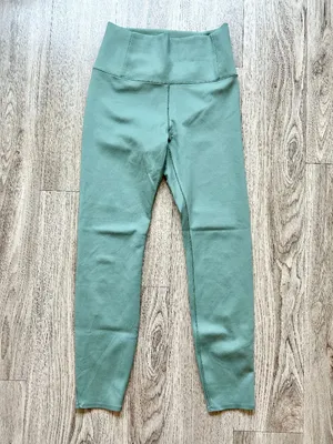 Vuori Women's Evolve Legging in Sea Pine Green Size M thumbnail 2
