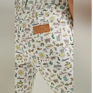 NWT Wrangler Life's Lemons High Rise Kick Flare Wrocks 672 Jeans thumbnail 3