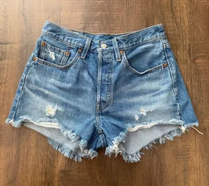 Levi’s 501 Jean Shorts thumbnail 1