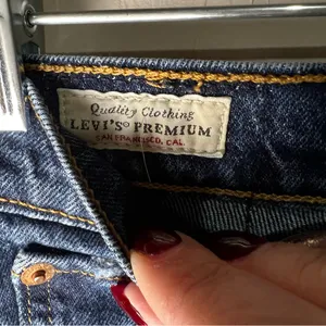 Levi’s Premium Wedgie‎ Straight Button Fly High Rise Raw Hem Crop Denim Jeans thumbnail 8