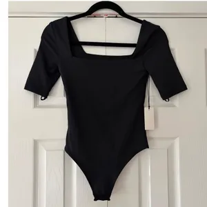 Babaton Contour Squareneck Short-Sleeve Bodysuit Black XS‎ NWT thumbnail 1