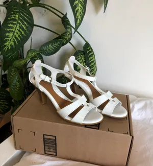Jaclyn Smith Avellino White Sandal Heels thumbnail 1