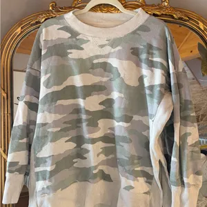 Aerie Camo Pullover size Medium thumbnail 2