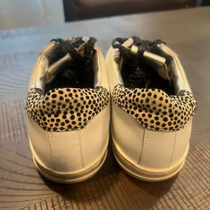 P448 John sneakers white/ leopard print 7.5 women thumbnail 4