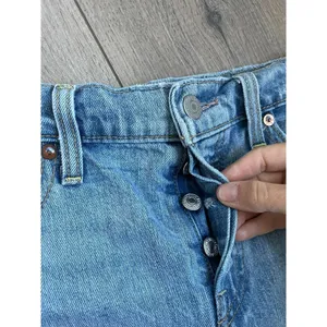 Levi's Premium Denim 100% Cotton Wedgie Shorts Snooze You Loose Distressed 26 thumbnail 5