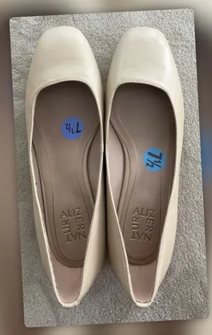 Naturalizer Women's Nude Leather Slip On Flats Size‎ 7.5W Comfort Shoes thumbnail 1