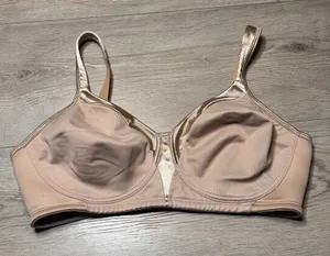 Playtex 4803‎ 18 Hour Silky Soft Smoothing Satin Trim Wireless Bra 38C thumbnail 1