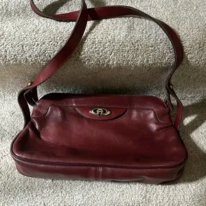 vintage red leather purse in GUC. thumbnail 1