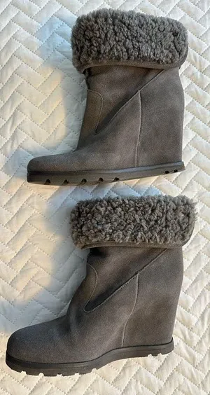 UGG Boots size 7 thumbnail 1