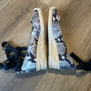 Tory Burch Women's Heather Ankle Wrap Wedge Espadrilles Snake Print Size 9.5 M thumbnail 7