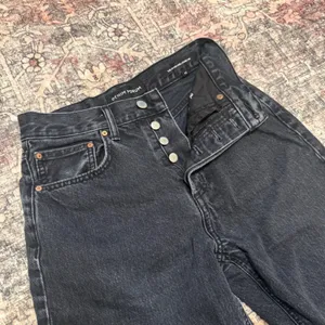 Aritzia Denim‎ Forum Joni High Rise Loose Jeans – Black Wash – Size 24 / 29L thumbnail 2