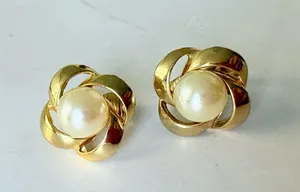 Vintage Dainty Gold Tone Faux Pearl Clip-on Costume Earrings thumbnail 2