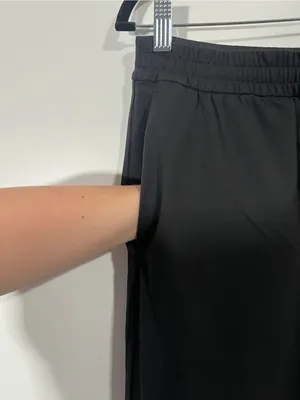 Lululemon Tapered-Leg Mid-Rise Pant 7/8 Length Luxstreme Size Medium Black thumbnail 4