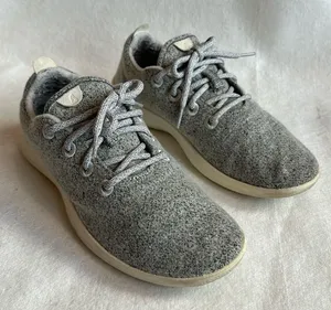 allbirds wool runners sneakers W9 in gray thumbnail 1