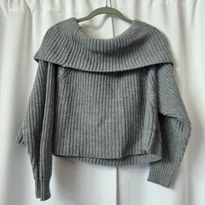 Forever 21 Solid Gray Y2K Off the Shoulder Baggy Pullover Sweater Size Medium thumbnail 3