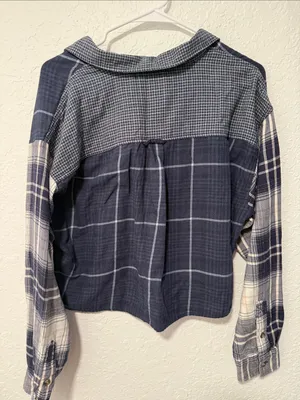 AMERICAN EAGLE Navy Blue Plaid Cropped Button Down Flannel Size Large thumbnail 8