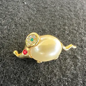 Vintage Gold‎ Tone Mouse Brooch Faux Pearl Rhinestone Animal Pin Whimsical EUC thumbnail 2