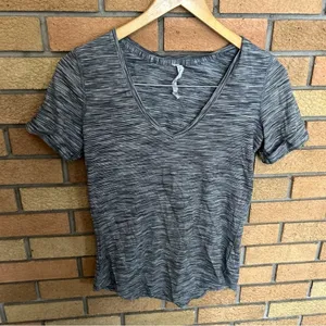 Lululemon Short Sleeve V-Neck Short Sleeve Tee Heathered Gray Black Size 2 thumbnail 1